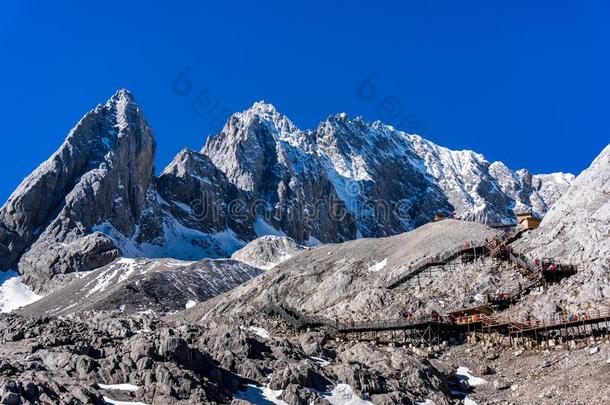 玉龙<strong>雪山</strong>,登上七月或七月<strong>雪山</strong>一