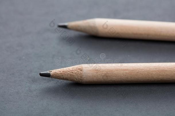 两个石墨铅笔