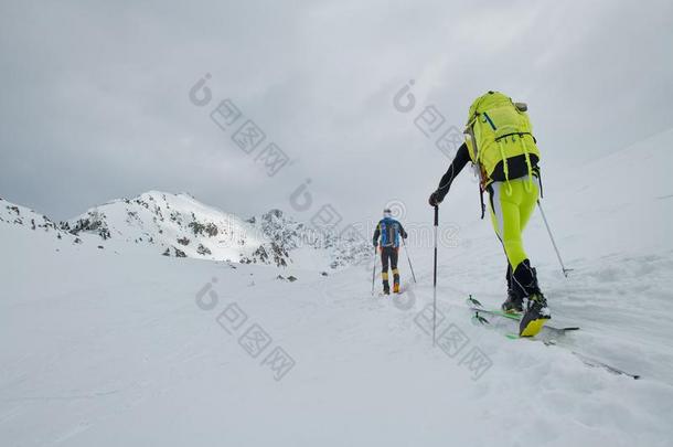 对关于登山者和滑雪板在的时候一旅游