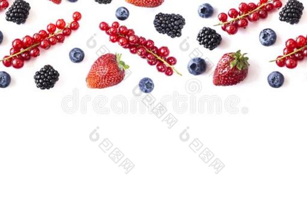 混合浆果和成果向白色的.成熟的blue浆果,black浆果,