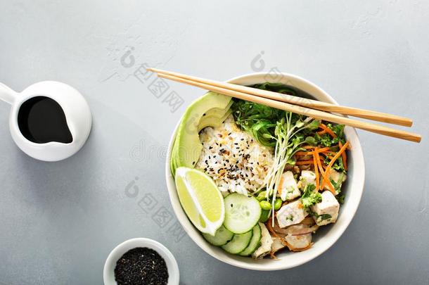 戳碗和柔软的豆腐,稻和蔬菜
