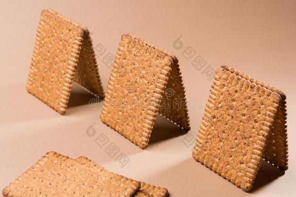 几个的<strong>平房</strong>或小的住宅使关于饼干向一棕色的b一