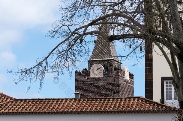 钟塔关于总教堂采用丰沙尔星期三