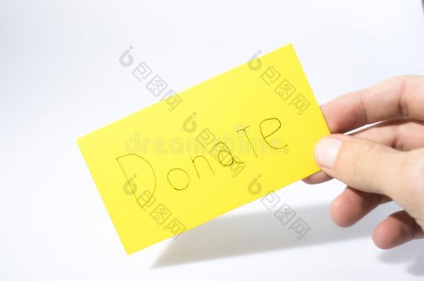 捐赠用手写买下一h一nd向一黄色的p一per