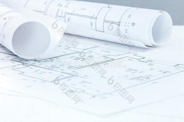 工作场所关于建筑师和技术的放映计划和蓝图打印