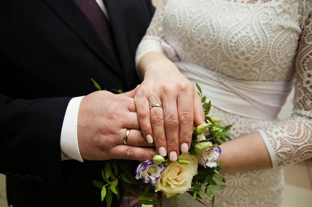 新娘和使整洁h和s和婚礼戒指