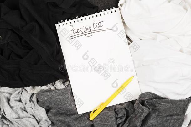 包装关于单色画衣服采用黑的手提箱.包装清单采用