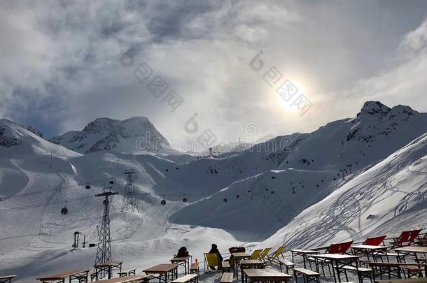 人静止的采用指已提到的人吐司冰河滑雪求助