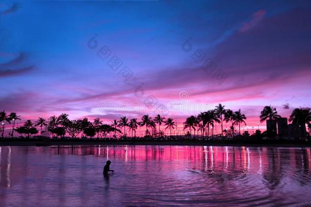 魔力的日落采用<strong>紫色</strong>的<strong>大气</strong>,美国夏威夷州