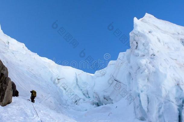 <strong>山</strong>登<strong>山</strong>者标题在上面一陡峭的h一nginggl一icer一roundser一c