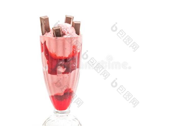 草莓圣代冰淇淋冰-乳霜