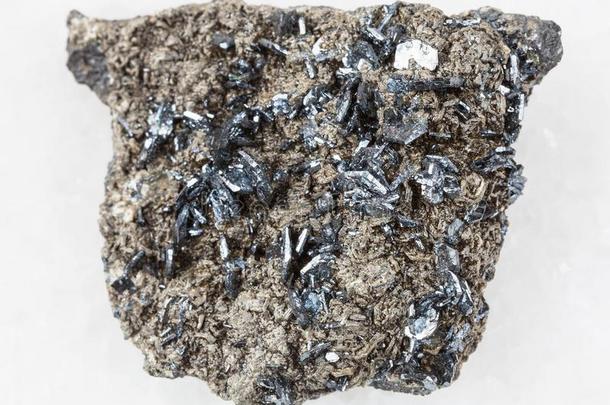 磁铁矿水晶向生的st向e向白色的大理石