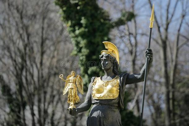金色的镀金的雕像关于雅典娜/智慧和技术及工艺之神佃户租种的土地耐克