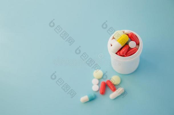 各式各样的制药的医学药丸,药片和胶囊和