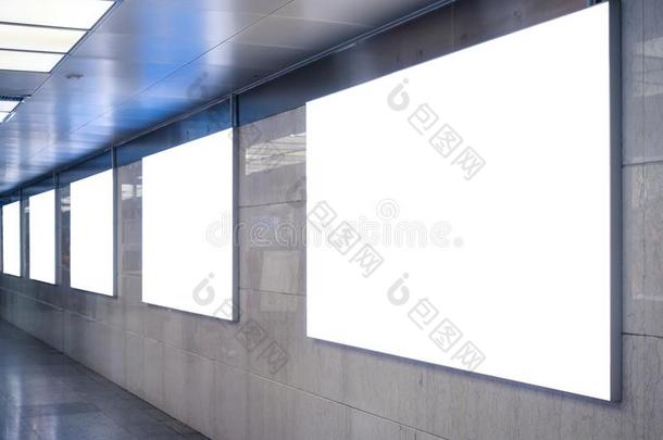 都市的地铁地下的广告牌矩形的白色的假雷达城市