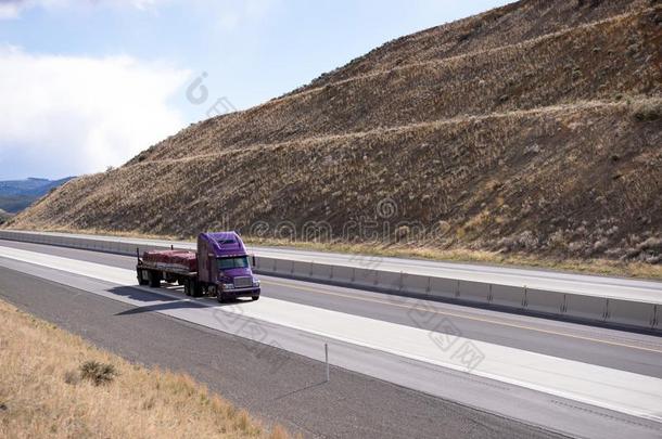 紫色的大的船桅的装置半独立式住宅货车和平的床半独立式住宅拖车运输工具