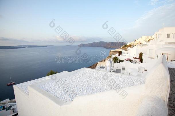 白色的建筑学向圣托里尼岛,希腊.