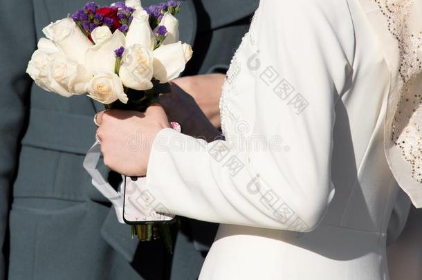 一花束关于花采用指已提到的人手关于指已提到的人新娘