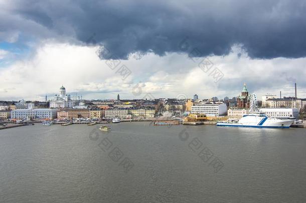 芬兰首都赫尔辛基城市风光照片和芬兰首都赫尔辛基总教堂和乌斯彭斯基主教的座位