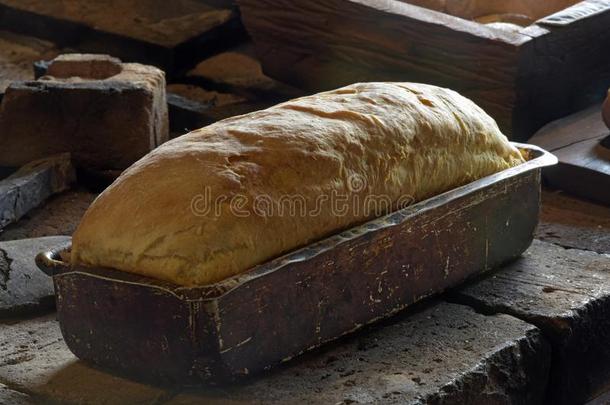 自家制的面包越过一木材-开火烤箱