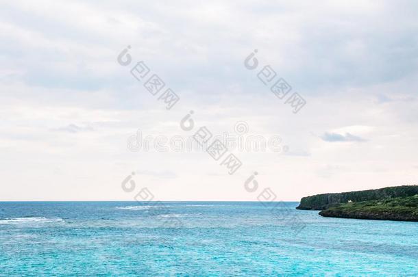 蓝色水在海频道在库里马岛,宫古,冲绳
