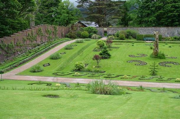 维多利亚时代的有围墙的花园在凯尔莫尔修道院