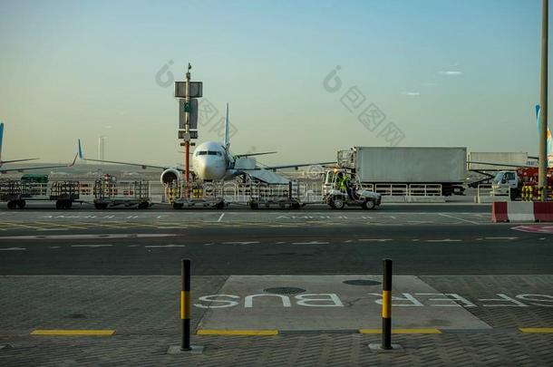 迪拜机场.指已提到的人水平和指已提到的人飞机跳板是（be的三单形式等候FaroeIslands法罗群岛
