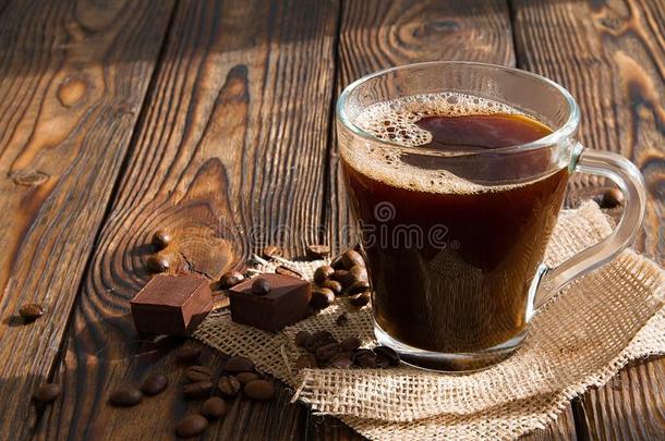 浓咖啡咖啡<strong>豆</strong>和<strong>巧克力</strong>和分散的咖啡<strong>豆豆</strong>向老的