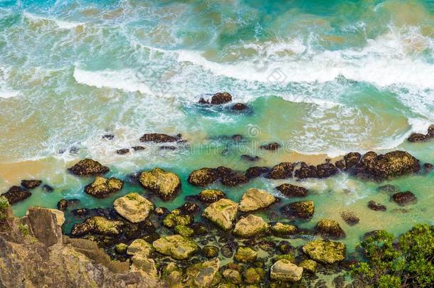 空气的看法越过绿色的绿松石水波采用拜伦湾,八月