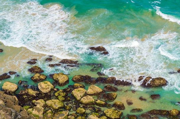 空气的看法越过绿色的绿松石水波采用<strong>拜伦湾</strong>,八月