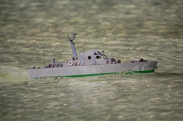 模型关于指已提到的人军事的小船采用指已提到的人水池