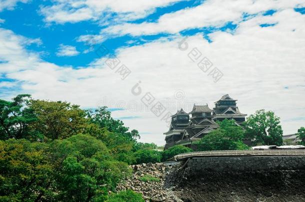 熊本城堡是（be的三单形式坐落的采用熊本地方官的任期,黑色亮漆.在temperature-humidityindex温度湿度指数