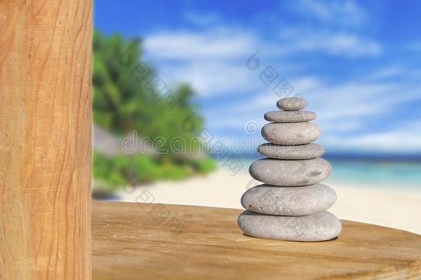 禅石头喜欢象征关于健康状况和协调和海滩后座