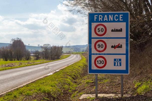 路符号关于回来向指已提到的人法国的terri向ry和不同的速度