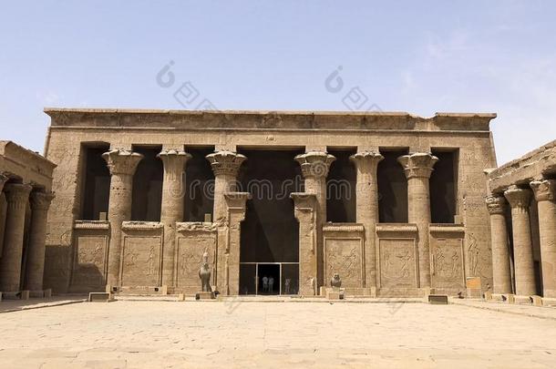 建筑物和柱关于古代的埃及的巨石阵.古代的RoyalUniversityofIreland皇家爱尔兰大学