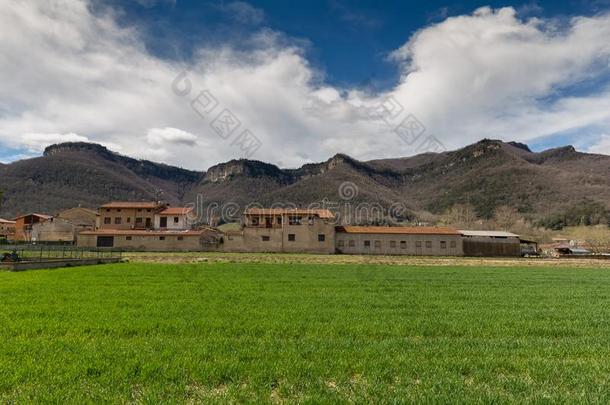 美丽的西班牙的风景在近处指已提到的人古代的村民旅舍demand需要