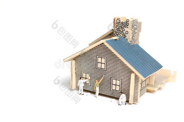 小型的人:漆刷绘画木制的房屋