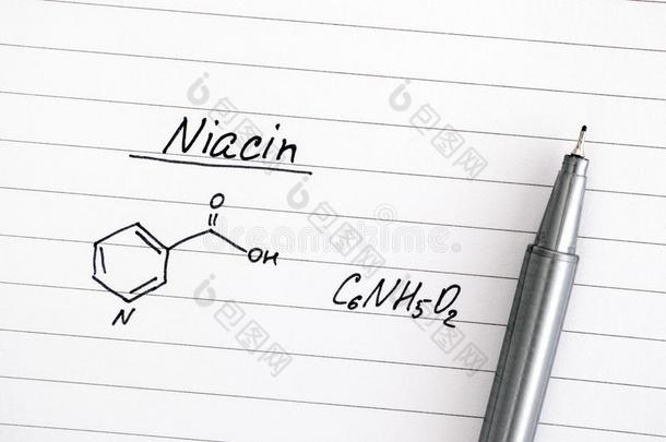 化学的公式关于<strong>烟酸</strong>向有衬里的纸和黑的笔.