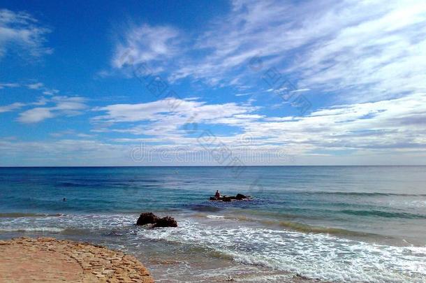 一看法关于指已提到的人海和热情的蓝色天在太<strong>老了</strong>海滩采用一