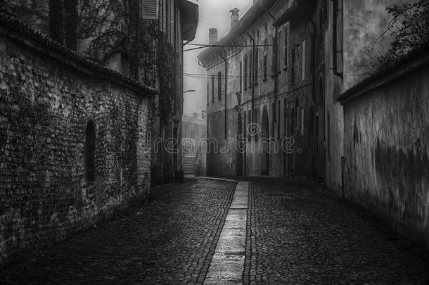 指已提到的人神秘主义者大街采用指已提到的人城市,有雾的一天采用意大利