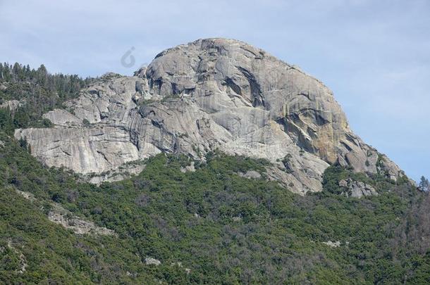 摩洛族岩石花岗岩圆屋顶采用红杉国家的公园,美国加州