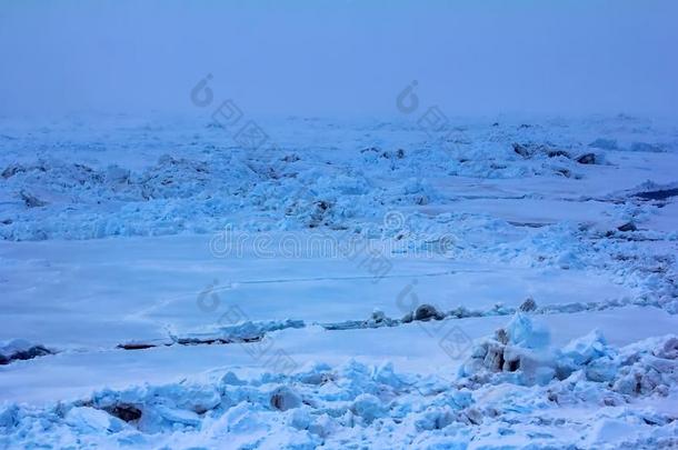 一群冰在近处指已提到的人北方极点采用2016,圆丘般的极地的冰