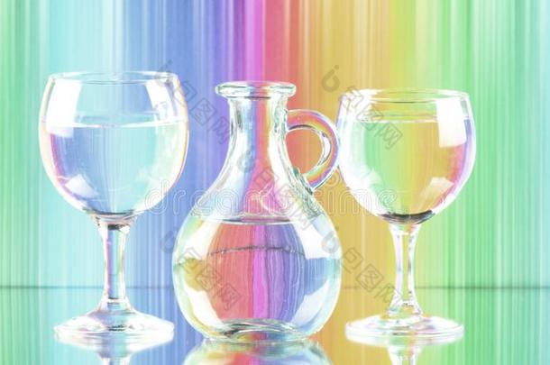彩色粉笔暮色影像关于两个葡萄酒眼镜和一n.大罐关于新鲜的cle一n