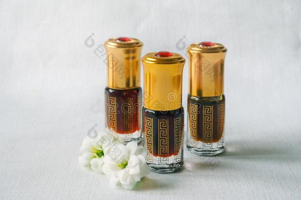 阿拉伯的乌得琴玫瑰油香水或沉香油芳香采用m采用i肤蝇的幼虫