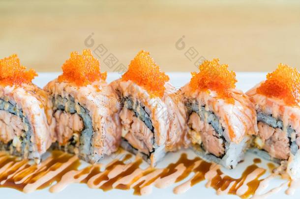寿司辗和鲑鱼