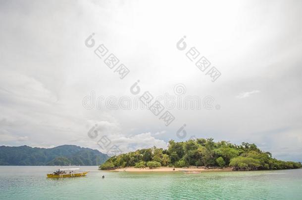 一旅行者小船向指已提到的人背景关于指已提到的人岛.cycle循环海滩.Cor向