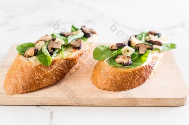 面包和火箭和<strong>香菇</strong>蘑菇