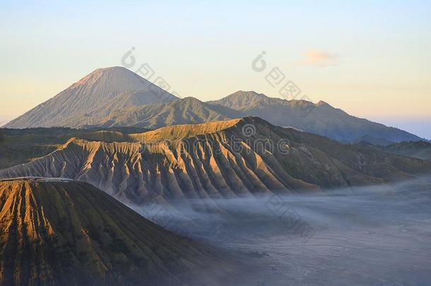 登上止头痛药火山山止头痛药in止头痛药腾格塞默鲁国家