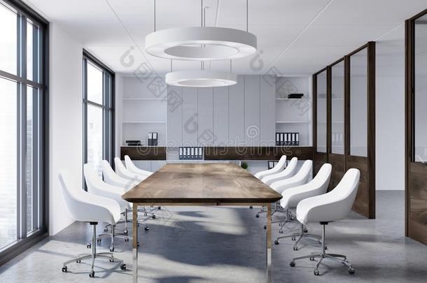 白色的会议室房间内部,白色的椅子
