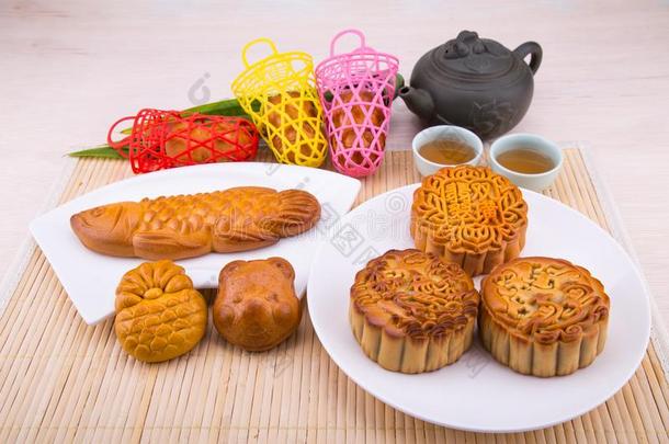 多样关于月亮蛋糕为中国人中间的-秋节日庆祝活动